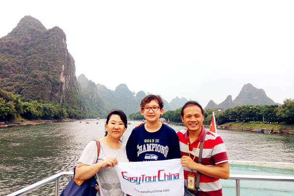 Easy Tour China clients took Li River Cruise from Guilin to Yangshuo