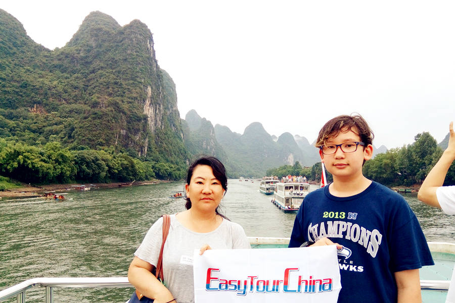 Li River Cruise Tour with family