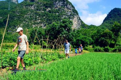 Geman family tour in China and hike the countryside of Yangshuo