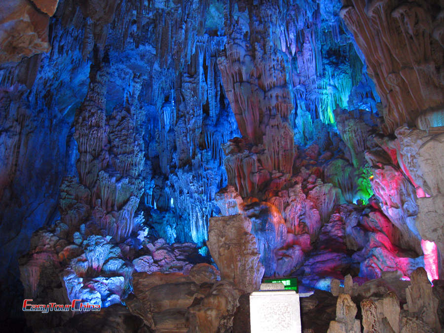 Visit the underground palace Feed Flute Cave