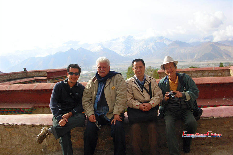 Our Brazil clients visit Tibet's beautiful scenery