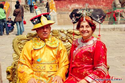 Wear traditional Chinese imperial dressing in Beijing