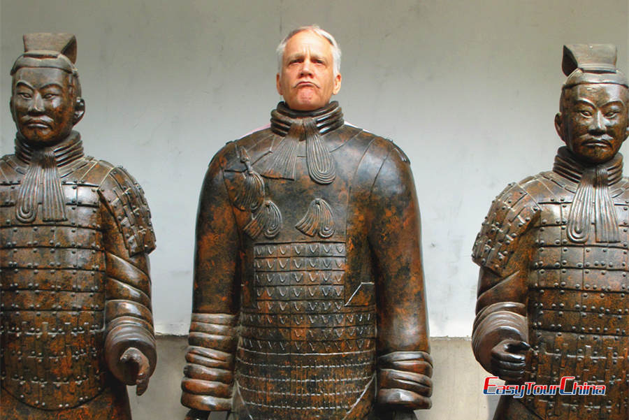 Take photos with the Terracotta Warriors