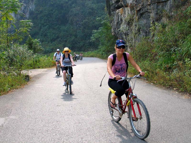 Biking to the countryside of Yangshu